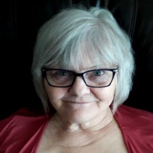 Meet your Posher, Leona